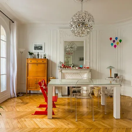 Veeve - Eiffel Elegance